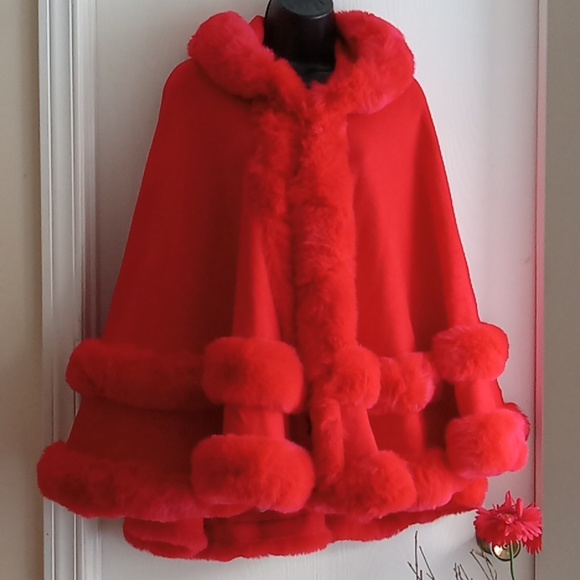 Elegant Hooded Faux Fur Poncho/Cape/ Shawl - Picture 9 of 11